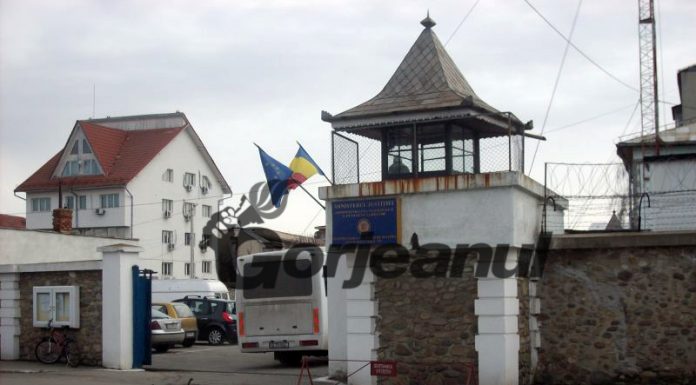 Deținut din Penitenciarul Târgu-Jiu, reclamat pentru trafic de influență și mită!