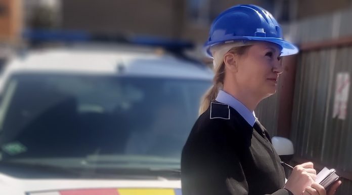 Terasă construită ilegal. Patron amendat cu 10.000 lei