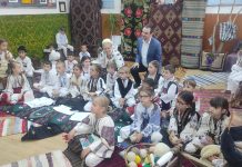 Șezătoare cu elevii de la două clase pregătitoare, de ziua Școlii Gimnaziale ,,Constantin Săvoiu”