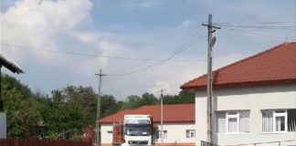 Curtea Școlii Gimnaziale Glogova, pistă pentru transportatorii de lemne! ISJ Gorj: ,,Un astfel de eveniment nu se va mai repeta!”