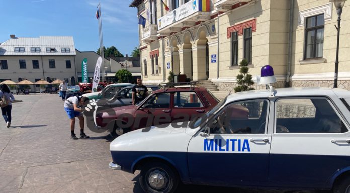 Expoziție de mașini retro în centrul orașului! „Miliția” – în buricul târgului!