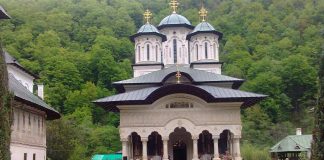 La Sărbătoarea «Izvorul Tămăduirii», Mănăstirea Lainici a prăznuit-o cu cinstire aleasă pe Maica Domnului! – HRISTOS A ÎNVIAT! ADEVĂRAT A ÎNVIAT – ,,Astăzi, cinstim apa tămăduitoare sau apa sfinţită prin care Dumnezeu şi Maica Domnului au făcut minuni”!