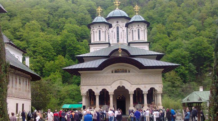 La Sărbătoarea «Izvorul Tămăduirii», Mănăstirea Lainici a prăznuit-o cu cinstire aleasă pe Maica Domnului! – HRISTOS A ÎNVIAT! ADEVĂRAT A ÎNVIAT – ,,Astăzi, cinstim apa tămăduitoare sau apa sfinţită prin care Dumnezeu şi Maica Domnului au făcut minuni”!