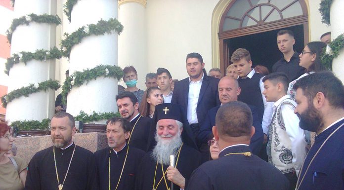 Biserica «Sfinţii Împăraţi Constantin şi Elena» din Municipiul Târgu-Jiu şi-a sărbătorit hramul! (II) – ,,Să-i cinstim pe Sfinţii Împăraţi Constantin şi Elena, pentru că avem biserici spre Slava lui Dumnezeu şi spre cinstirea lor”! – HRISTOS A ÎNVIAT! ADEVĂRAT A ÎNVIAT