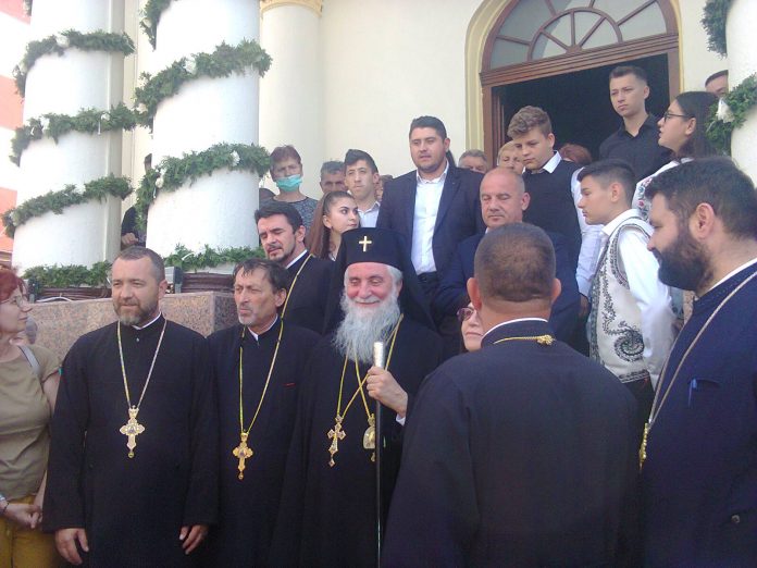 Biserica «Sfinţii Împăraţi Constantin şi Elena» din Municipiul Târgu-Jiu şi-a sărbătorit hramul! (II) – ,,Să-i cinstim pe Sfinţii Împăraţi Constantin şi Elena, pentru că avem biserici spre Slava lui Dumnezeu şi spre cinstirea lor”! – HRISTOS A ÎNVIAT! ADEVĂRAT A ÎNVIAT