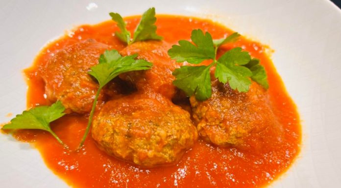 VIDEO: Rețeta săptămânii – Bucătăria lui Fabi: Chiftele cu sos, rețeta bunicii reinterpretată