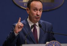 Guvernul nu va îngheța salariile bugetarilor