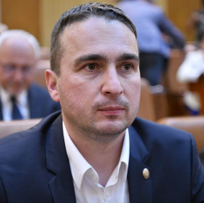 Deputatul Manta cere modificarea PNRR privind decarbonarea: ”Parlamentarii se vor bate pentru menținerea energiei pe cărbune!”
