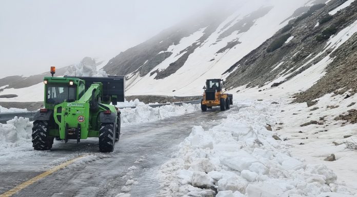Continuă deszăpezirea Transalpinei