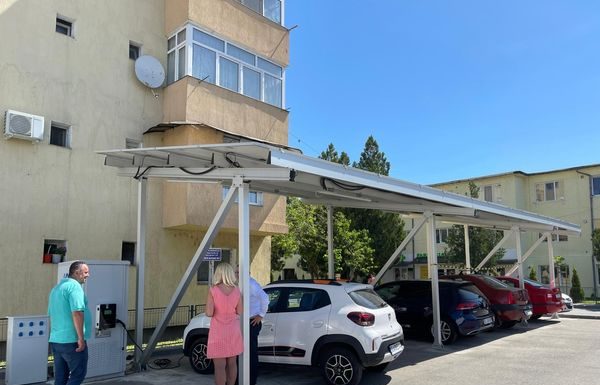 Rovinari: Două stații de încărcare gratuită a mașinilor, bicicletelor sau trotinetelor electrice!
