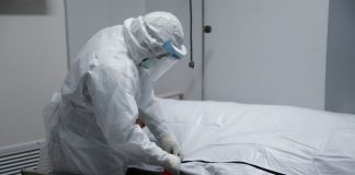 Riscă să rămână fără slujba obținută în pandemie. „Discriminare inacceptabilă”