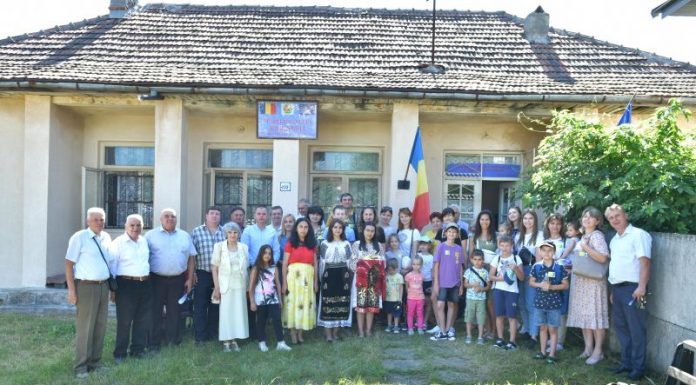 Educaţia…şi Lecţia de viaţă! – Manifestările culturale prilejuite de «Ziua satului Rădineşti», Gorj, 19 iunie 2022» – „Eu cred că mai întâi a fost satul şi după aceea au venit dealurile din jur, ca să păzească frumuseţea asta”!