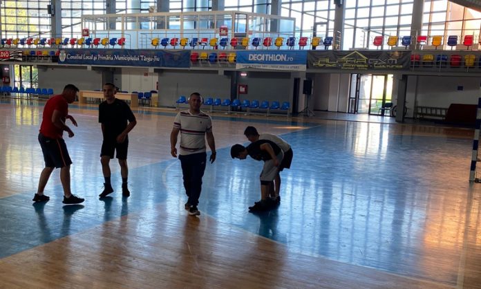 Şase luptători gorjeni luptă pentru medalii la Costineşti