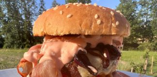 Rețeta săptămânii – Bucătăria lui Fabi: Burger țărănesc, la grătar