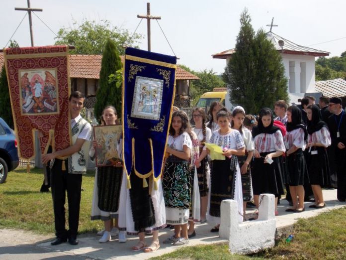 Tinerii creştini ortodocşi din întreaga Oltenie se întâlnesc la Turburea