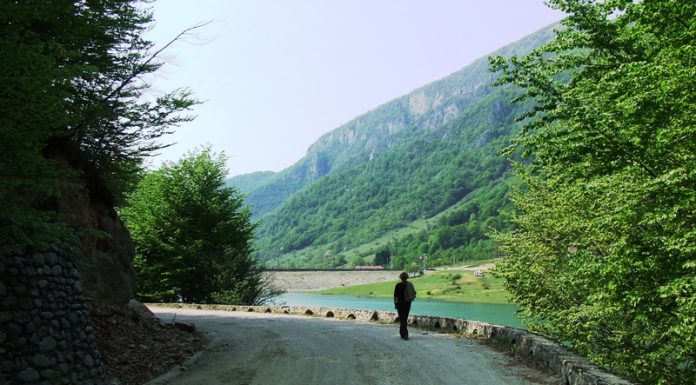 LA PAS PRIN LUMEA DE PIATRĂ A GORJULUI