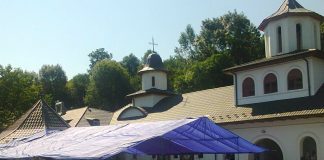 Mănăstirea «Sfânta Treime» de la Strâmba-Jiu, Oraşul Turceni (Gorj) şi-a sărbătorit hramul (I) – ,,Sărbătoarea închinată «Sfintei Treimi», ne reuneşte în această sfântă mănăstire, unde părinţii slujitori, maicile şi surorile preamăresc pe Tatăl Cel Ceresc, pe Fiul şi pe Sfântul Duh”!