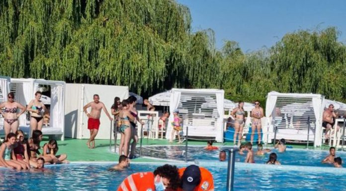 Înecat sub privirile a zeci de oameni într-o apă de 1,5 metri!