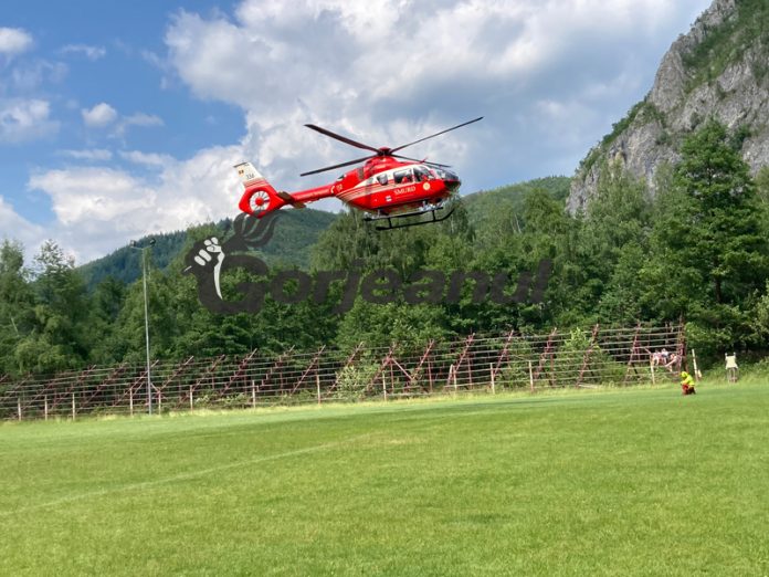 Elicoptere pentru Salvamont! Antrenamente lângă Peștera Muierilor!