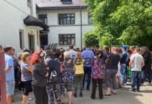 Protest al piețarilor! Mesajul către Romanescu – „mama dvs. vinde fără licitație!”