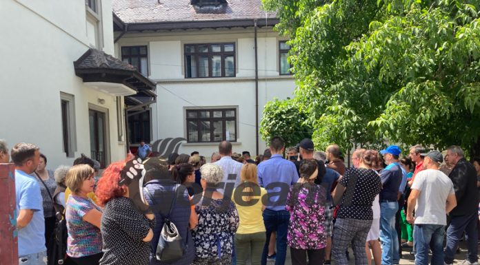 Protest al piețarilor! Mesajul către Romanescu – „mama dvs. vinde fără licitație!”