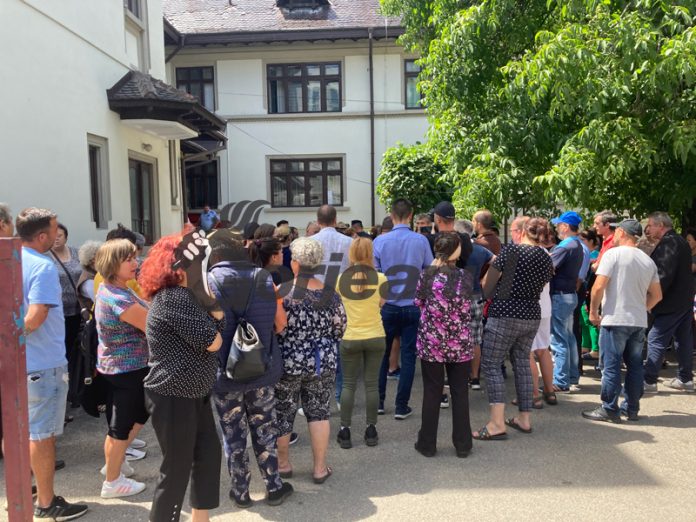 Protest al piețarilor! Mesajul către Romanescu – „mama dvs. vinde fără licitație!”