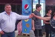 Drăguțești: Horă cu zeci de persoane, artiști cunoscuți pe scenă, sute de participanți! Maria Loga a încântat publicul