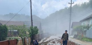 Satul Sohodol, sub ape, după o ploaie torențială de douăzeci de minute! – Primarul Remetea cere ajutor: ,,De 60 de ani nu s-a mai pomenit așa ceva”!