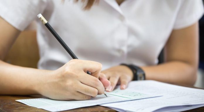 Bacalaureatul continuă astăzi cu a doua probă scrisă