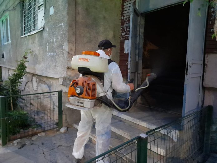 Dezinsecții săptămânale în spațiile verzi de la Rovinari