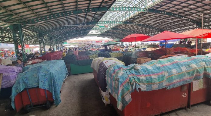 Târgu Jiu: Comercianții și producătorii agricoli din Piața Centrală, protest la primărie