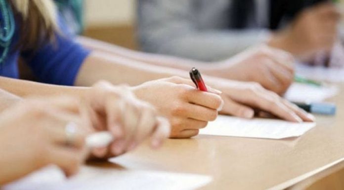 Elevii de 10 din Târgu-Jiu, premiați cu 10.000 lei. Primar Romanescu: Vom continua investițiile în învățământ