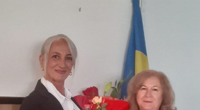 Eveniment special, la Rovinari, cu Elena Irimescu! ,,Arme și trandafiri”, volum de poezie lansat și în comunitatea rovinăreană