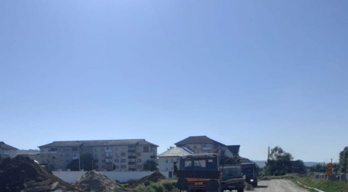 Se lucrează la canalizarea pluvială și menajeră de pe două străzi din Motru