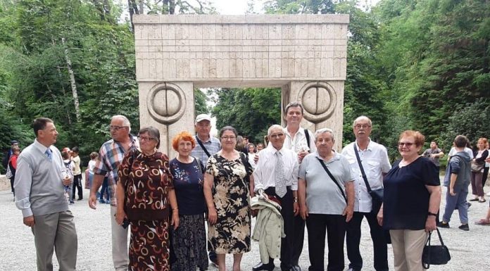 Bucuria reîntâlnirii, la 57 de ani de la terminarea liceului!