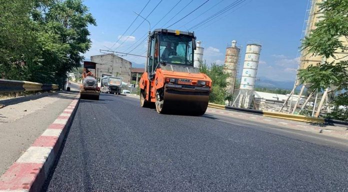 Primul tronson! Se asfaltează pe strada Ciocârlău