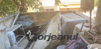 S-a prăbușit cu balconul de la etajul 2! În stare gravă la spital!