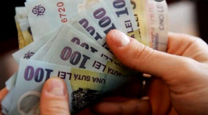 Burse de o mie de euro pentru trei elevi din Gorj