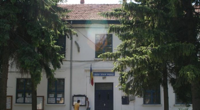 Post vacant de paznic la liceu