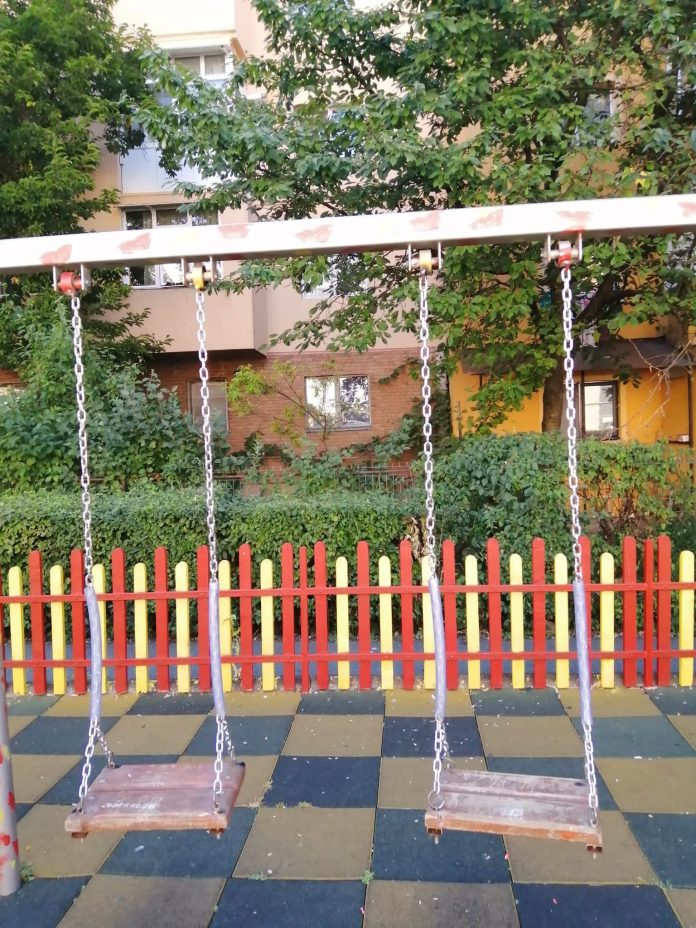 Edilitara: Leagăne schimbate și lăzi cu nisip în locurile de joacă din Târgu-Jiu