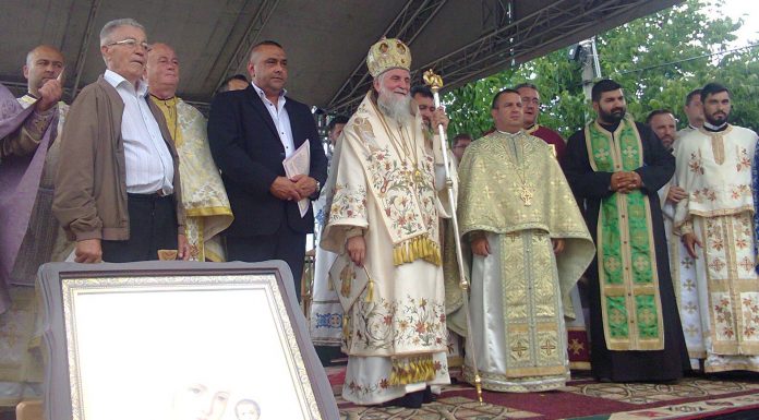 Mitropolitul Olteniei a sfinţit în Gorj o nouă Casă a Lui Dumnezeu (II) – ,,Această biserică, aşa cum este ea, e mai importantă decât catedralele Occidentului, pentru că e făcută din sufletele dumneavoastră”!