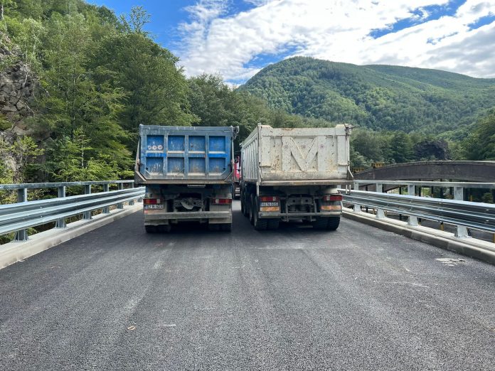 Teste de rezistență pe noul pod de la Lainici