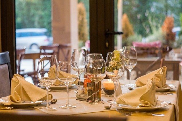 Bar și restaurant, amendate cu 10.000 lei