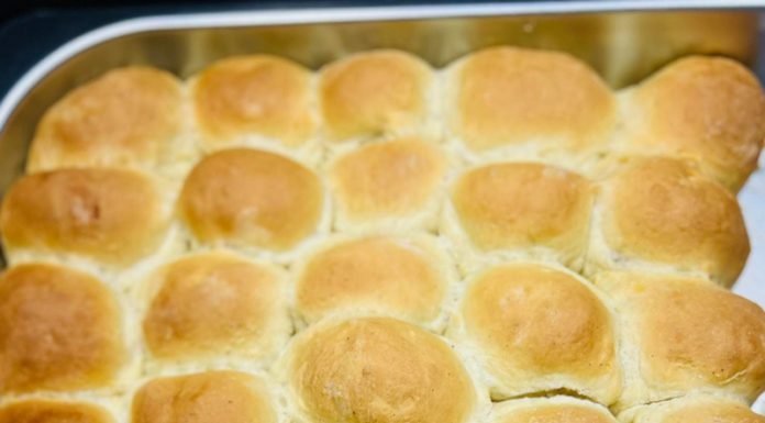 Rețeta săptămânii – Bucătăria lui Fabi: Buchteln (gogoși) austriece cu dulceață de caise !