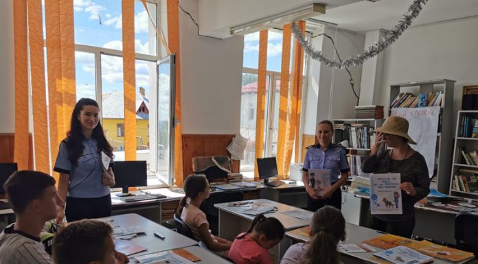 Copiii din Roșia de Amaradia, întâlnire cu polițiștii – Pericolele din online