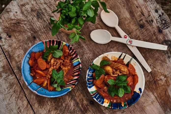 Rețeta săptămânii – Bucătăria lui Fabi: Pui la ceaun, cu vin alb și busuioc!!