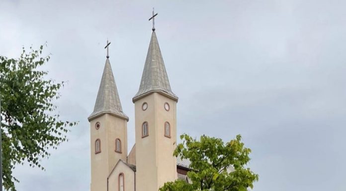 Motrul, sub precipitații consistente: Străzi, parcări și trotuare inundate, după o ploaie de doar 30 de minute