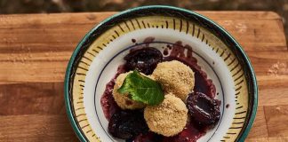 Rețeta săptămânii – Bucătăria lui Fabi: Găluște din urdă cu sos de prune !