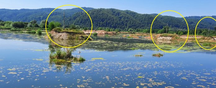 Firma unui tânăr pesedist, interpusul primarului Troacă, exploatări ilegale de agregate, la Padeș! Localnicii rămași fără terenuri au sesizat dezastrul ecologic!