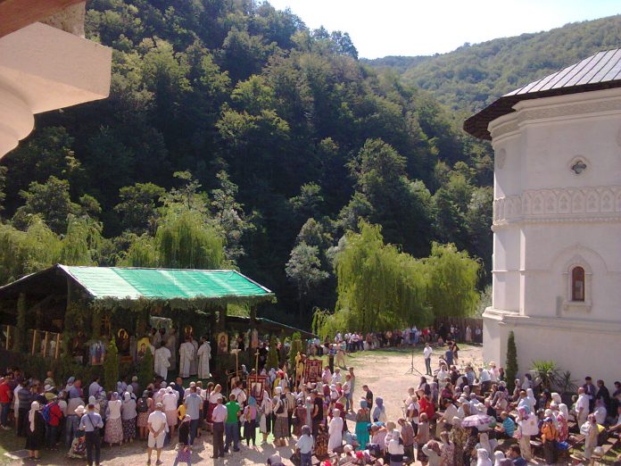 Mitropolitul Olteniei a oficiat Sfânta Liturghie la Hramul «Schimbarea la Faţă a Domnului», de la Mănăstirea Lainici, Gorj – ,,Momentul acestei «Schimbări la Faţă a Domnului» este întărirea credinţei Sfinţilor Apostoli în adevărul că Mântuitorul Hristos este Fiul Lui Dumnezeu”!